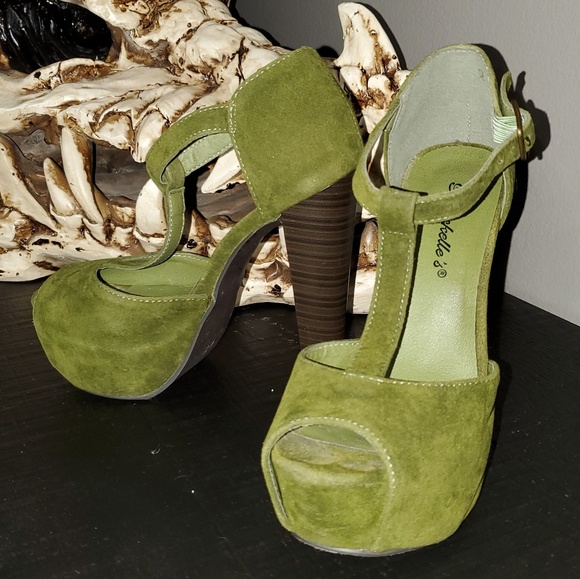 Breckelles Shoes - ❤️ Breckelles Olive Platform Retro Heels TStrap